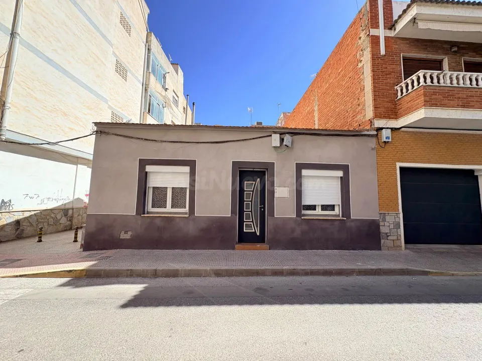 CASA DE PUEBLO EN ROJALES REFORMADA