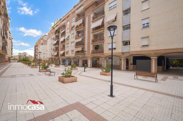 Se Vende amplio piso en zona Villarejo, con Terraza y Vistas - foto 4