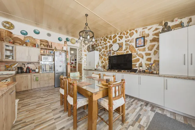 Casa con piscina y gran privacidad en parcela de 1.000 m2 — 21