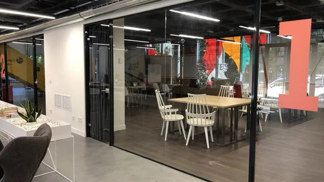 Oficina en alquiler en Calle Juan de Mariana — 6