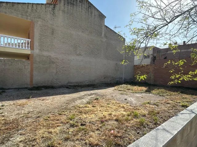 Parcela céntrica en la Cava para construcción de casa — 3