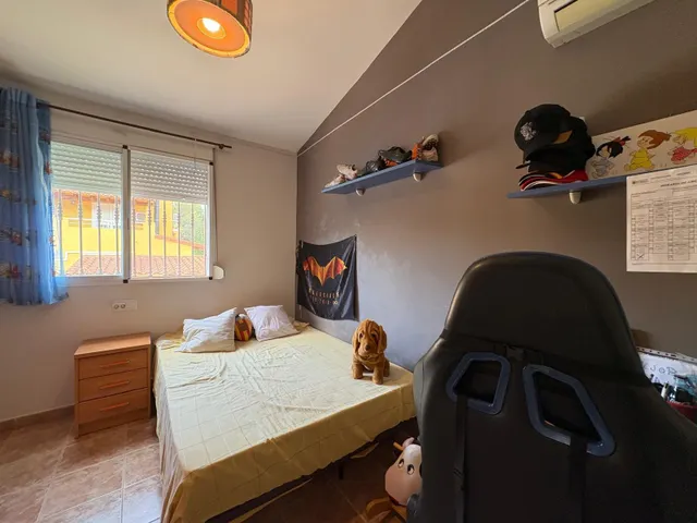 EXCELENTE CHALET EN PERFECTO ESTADO — 35