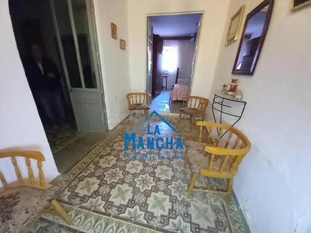 *53.000€* inmobiliaria la mancha vende casa con patio en Barrax ( Albacete ). — 4