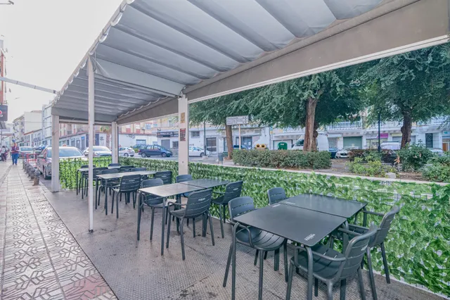 Bar en funcionamiento con local en propiedad, terraza y negocio completo en Atarfe — 9