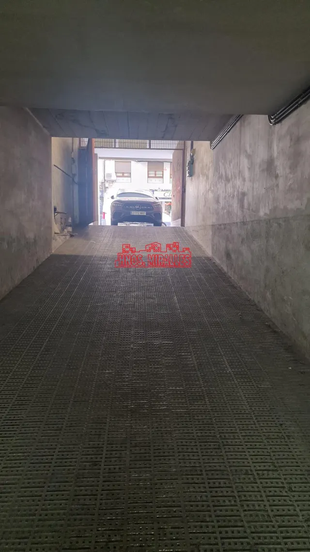 PLAZA DE GARAGE EN PLENO CENTRO. — 3
