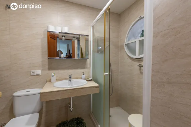 Chalet pareado con piscina, jardín y bonitas vistas a Granada en La Zubia — 24