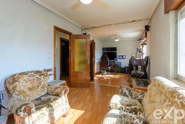 Casa con finca de 4.749 m2, cochera y granero en san martín del rey aurelio — 13