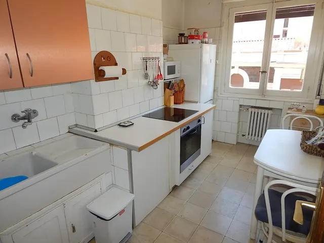 ETXEA Vende piso en el centro de Pamplona, 4 dormitorios, salón cocina, baño y aseo — 10