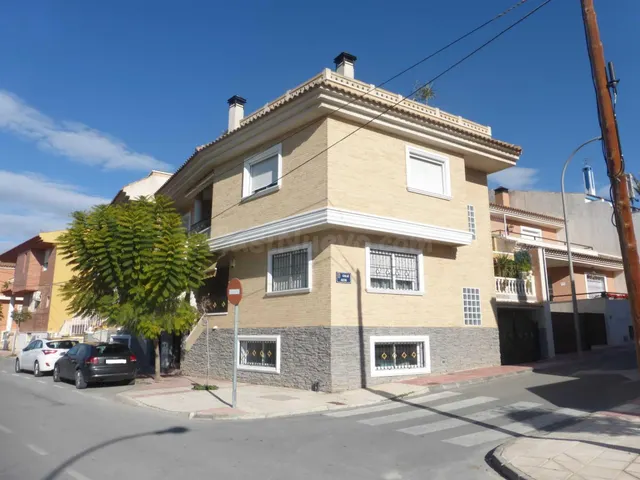 Se vende Casa Adosada OKUPADA en El Buen Amigo 32 Molina de 
