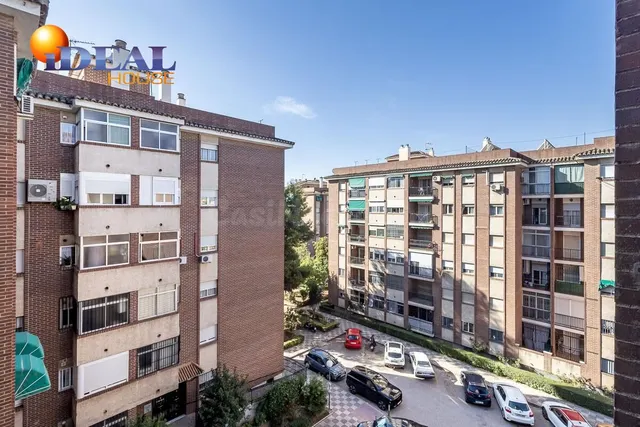 Espacio, luz y comodidad en una vivienda con grandes posibilidades en zona Alcampo — 3