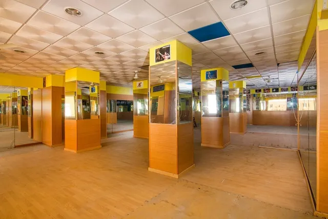 Local comercial en el centro (Plaza Gran Capitán) — 6