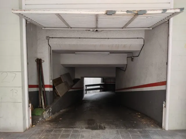 Plaça de parking de cotxe - Carrer de Nació — 6