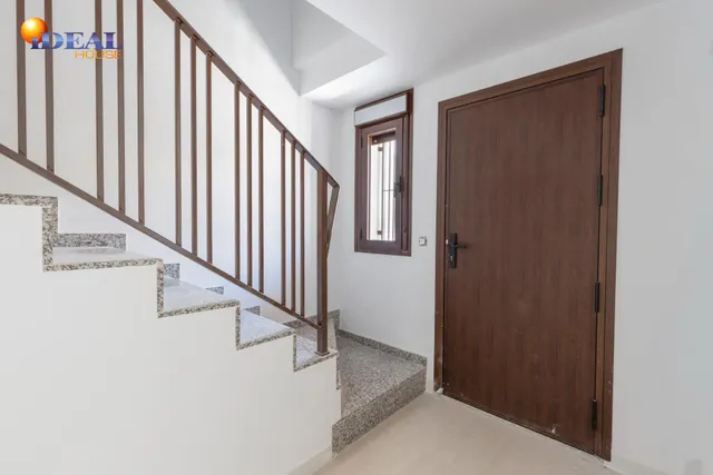 Espectacular casa adosasa de obra nueva — 3