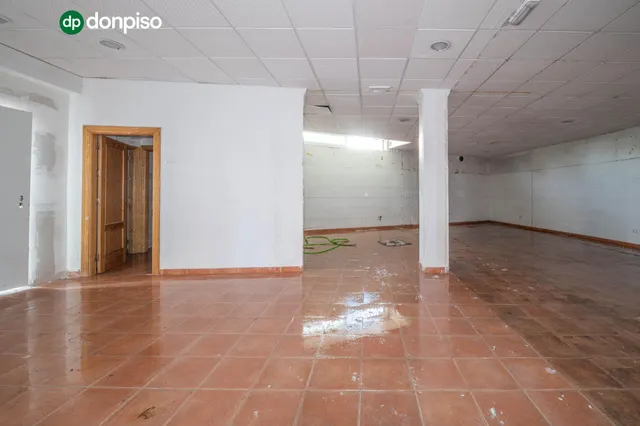 Amplio Local Comercial en Monachil - Oportunidad Única — 20