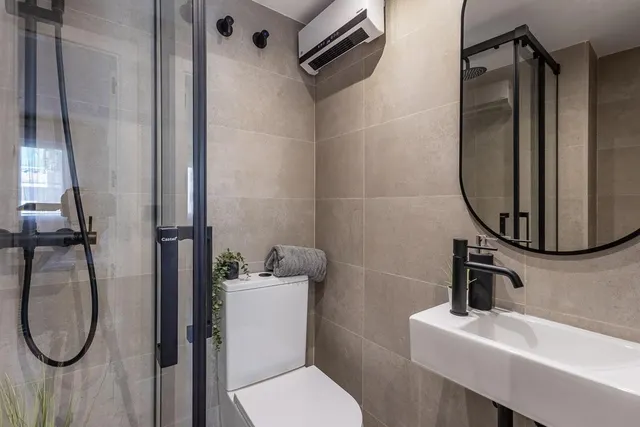 PISO REFORMADO JUNTO AVENIDA CADIZ — 26