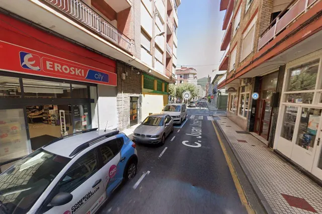 Se vende piso OKUPA en SantoÑ±a (Cantabria). - foto 2