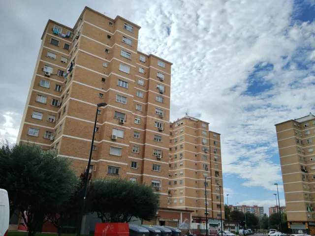 Piso de 62m2 útiles con PLAZA DE GARAJE!!! Distribuido en tr
