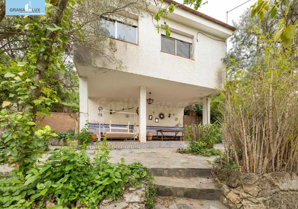 Chalet con gran parcela en Cogollos
