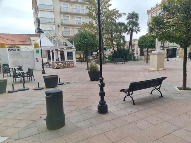 **SE ALQUILA ESTUPENDO LOCAL EN PLAZA DE VICTORIA - LOJA** — 13