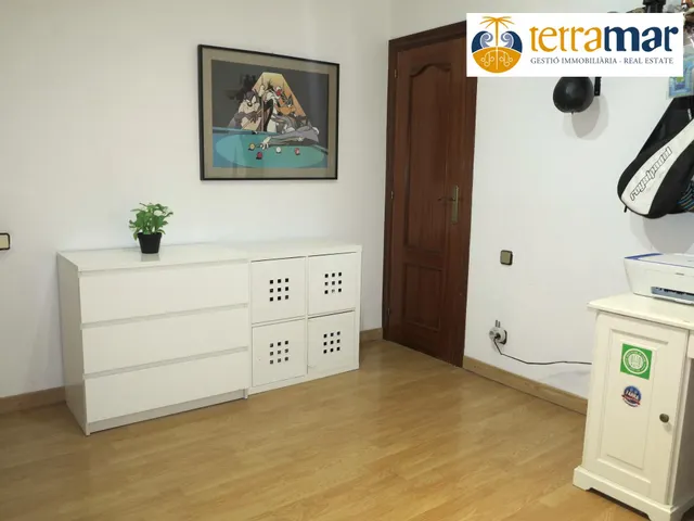 PISO EN VENTA AVDA. CORNELLÁ - ESPACIO Y COMODIDAD A TU ALCANCE — 23