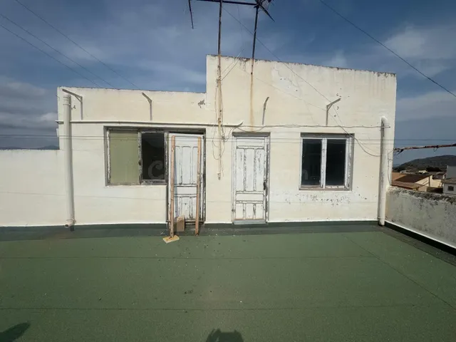 Edificio de dos apartamentos con terraza y garaje - foto 3