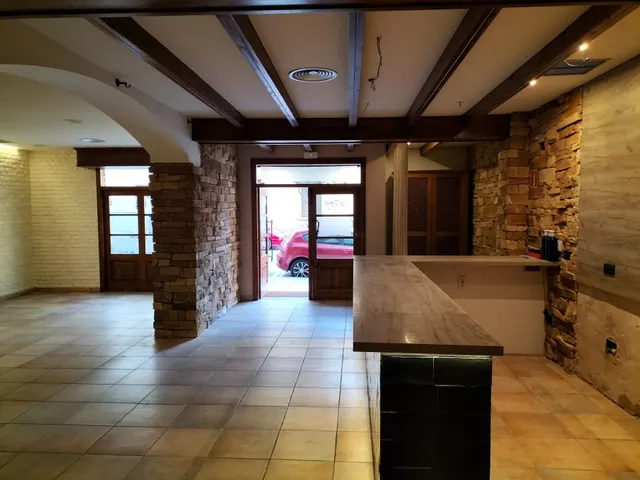 EN VENTA LOCAL COMERCIAL CON INQUILINOS — 13