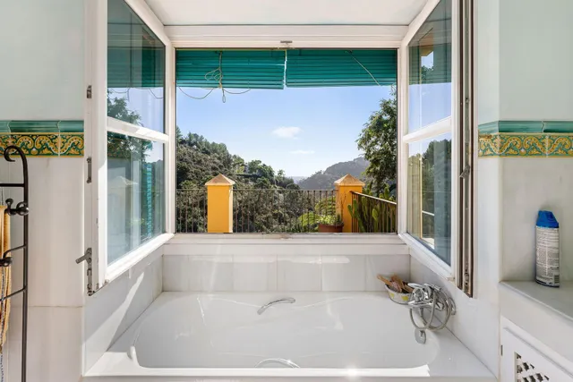 VILLA DE LUJO CON ESTILO ANDALUZ EN BENAHAVIS — 19