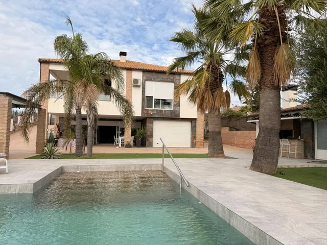CHALET INDEPENDIENTE EN LOS CONEJOS CON PISCINA, CINCO DORMITORIOS Y AMPLIAS ZONAS DE OCIO — 35