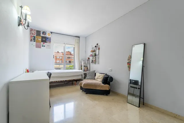 Piso con piscina zona alta de Reus — 20