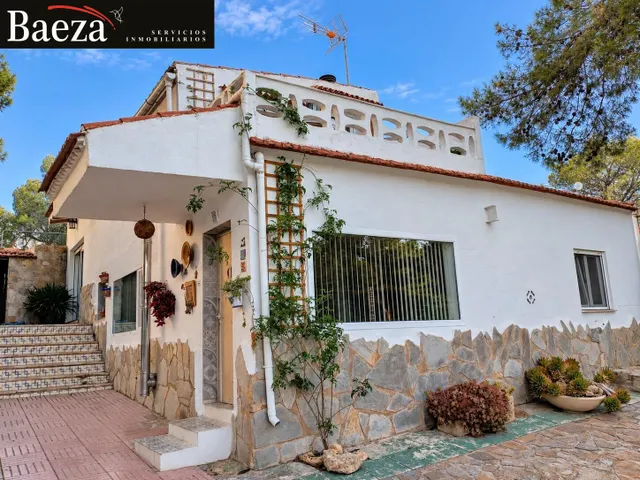 Chalet con piscina privada, terreno y buhardilla — 16