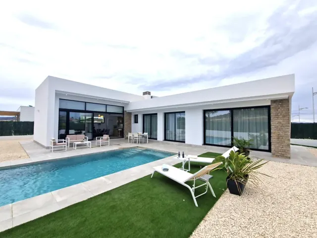 Villas espaciosas con piscina privada, en construcción, en un entorno natural muy privilegiado — 35