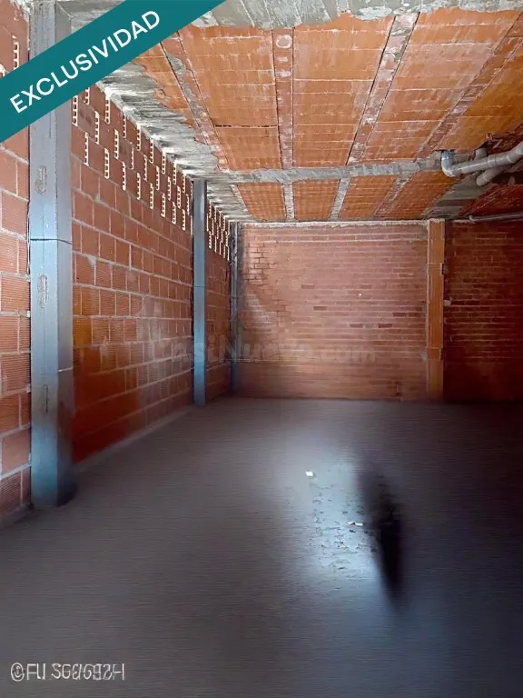 LOCAL COMERCIAL EN ESQUINA – Calle Santa Ana 2, CENTRO DE LEÓN · 93 m² con posible salida de humos junto al BARRIO HÚMEDO — 4