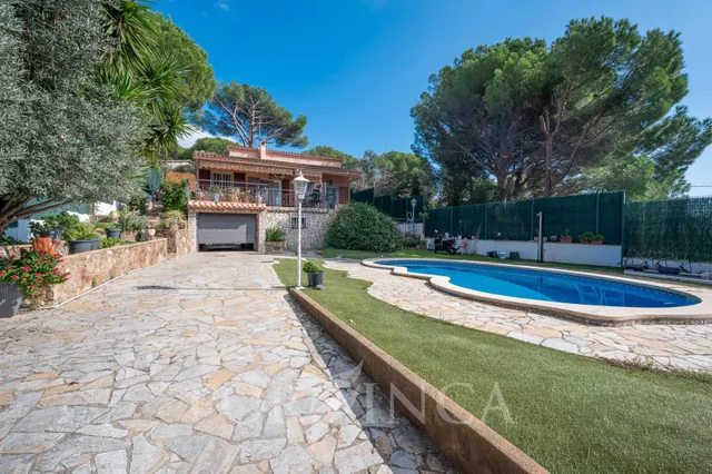 Chalet independiente de una planta con piscina privada en Ma - foto 4