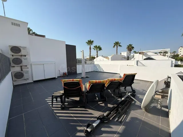 CASA DE UNA PLANTA CON SOLARIUM PRIVADO Y PISCINA | CERCA DE LA FUENTE — 19