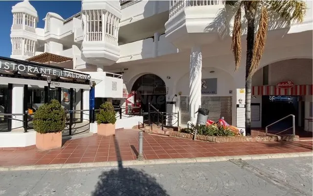 LOCAL COMERCIAL EN PUERTO MARINA