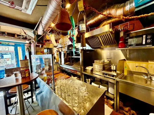 Bar Restaurante con 128m2 distribuidos en planta comercial de 98m2 más almacén de 30m2, ofreciendo una distribución cómoda, funcional y muy eficiente para el desarrollo de la actividad h — 10