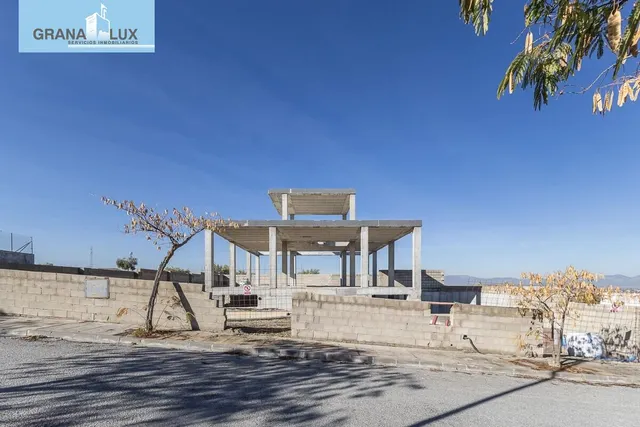Parcela exclusiva con estructura de Chalet independiente y piscina en Urb. El Montecillo, Las Gabias — 2