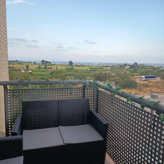 Exclusivo piso con Dos Terrazas, piscina comunitaria y plaza - foto 3