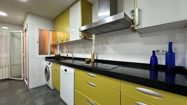 Exclusiva vivienda de 4 dormitorios con amplia plaza de gara - foto 3