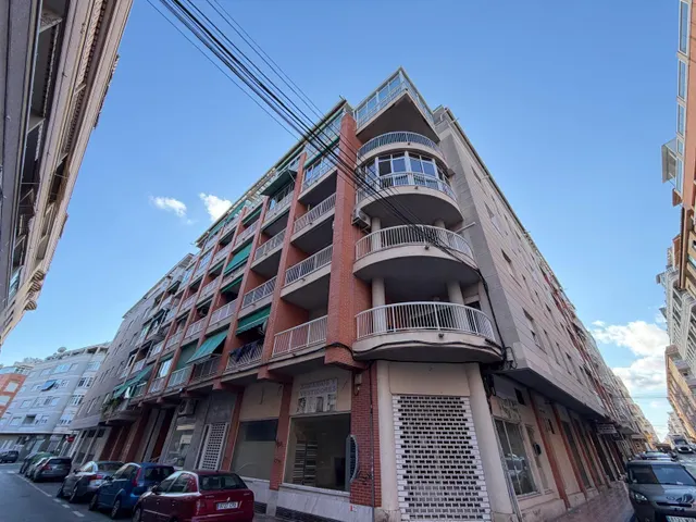 Apartamento a 350 metros de playa del cura con 2 dorm. 1 baño. en frente de av. de las habaneras. superficie de 66 m2. — 38