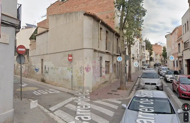 CASA CANTONERA EN EL CENTRO DE SABADELL PARA CONSTRUÏR