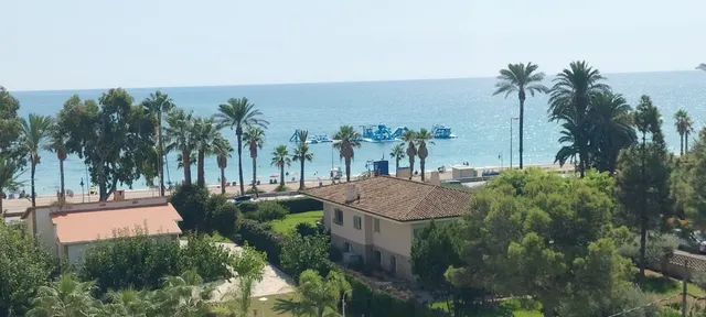 SE VENDE APARTAMENTO EN EXCLUSIVA REFORMADO CON MUY BUENAS VISTAS Y A 50 METROS DE LA PLAYA — 23