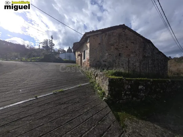 Se vende casa de piedra para rehabilitar con jardín en Cades - foto 4