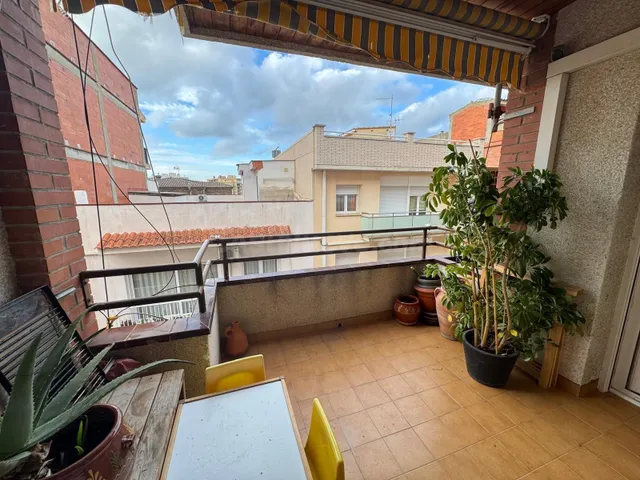 Piso reformado de 3 habitaciones con 2 terrazas en Mas Matas - foto 2