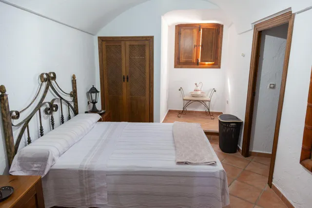Se Vende Casa Cueva en BENAMAUREL — 12