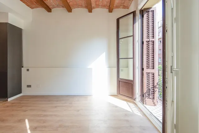 VIVIENDA REFORMADA EN SAGRADA FAMILIA — 24