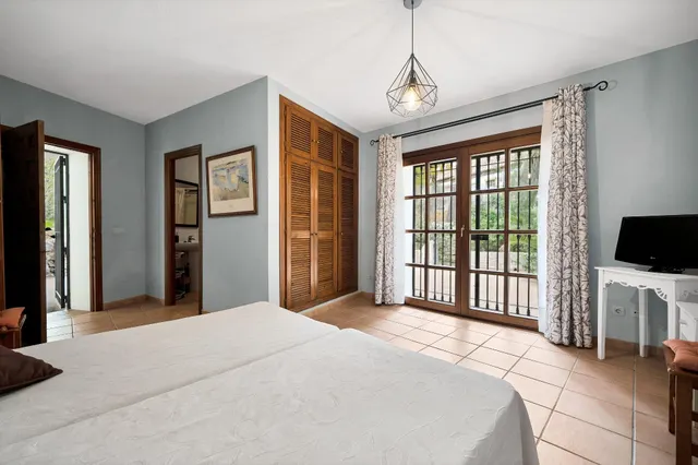 EXCEPCIONAL VILLA EN VENTA EN UN ENTORNO TROPICAL — 24