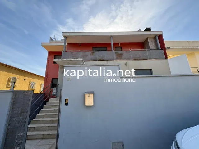 EXCLUSIVO ADOSADO A LA VENTA EN URBANIZACION ANTIC CAMP DE F