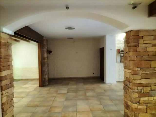 EN VENTA LOCAL COMERCIAL CON INQUILINOS — 12