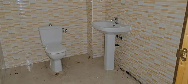 SE VENDE LOCAL CENTRICO , JUNTO TRAFICO Y DIPUTACION — 9